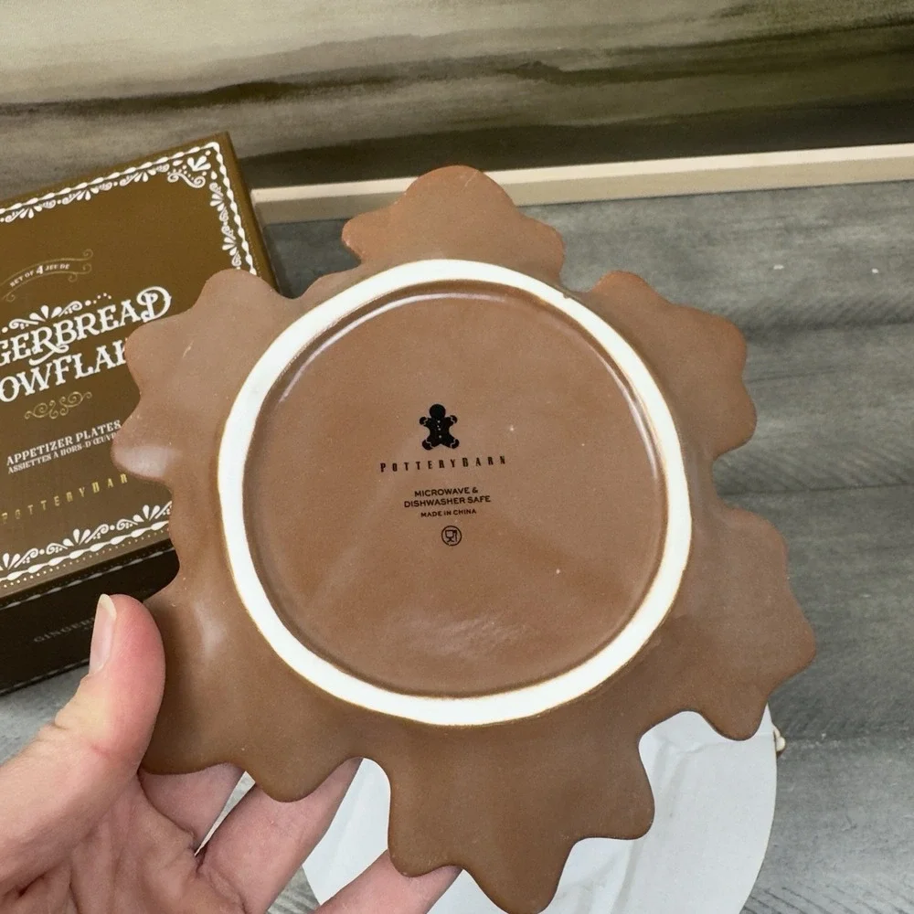 Pottery Barn Gingerbread Snowflake Stoneware Appetizer Plates Set 4 - Holiday